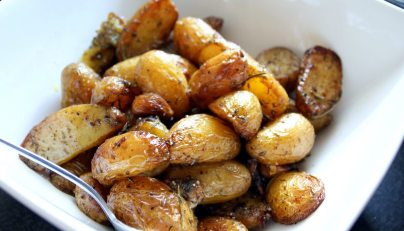 Pommes de terre confites à l’ail et au romarin