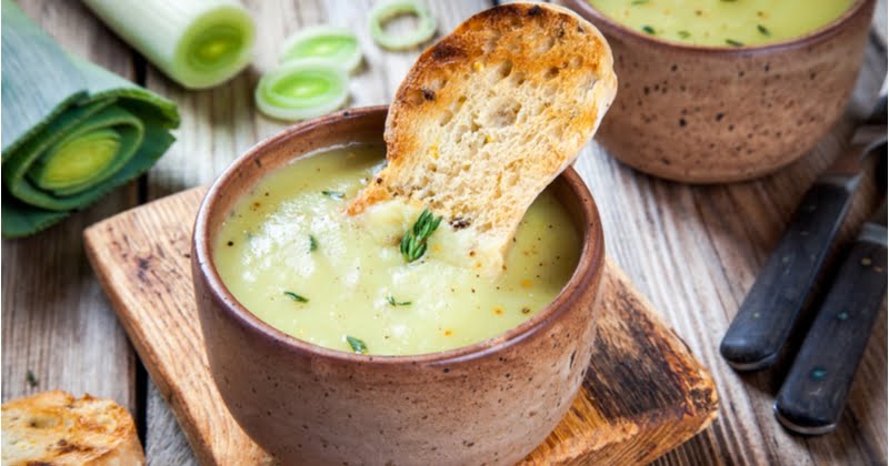 Réchauffez-vous avec la soupe de poireaux au chèvre frais !