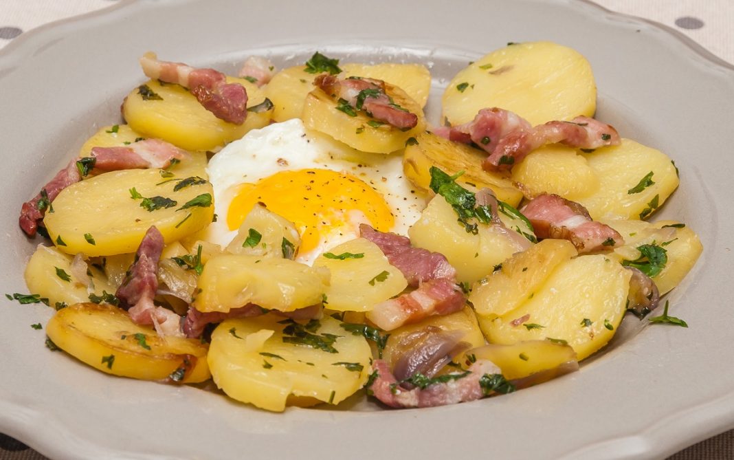 Poêlée de pommes de terre aux oeufs Recettes du net Poêlée de pommes de terre aux oeufs Recettes du net