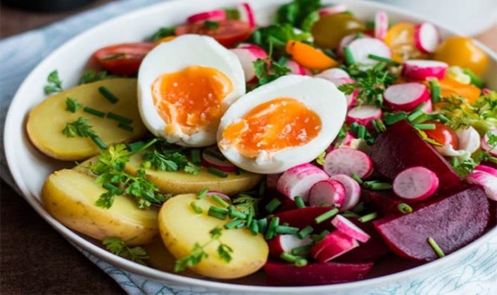 Salade complet Oeuf, Betterave, Pomme de Terre – Recettes du net
