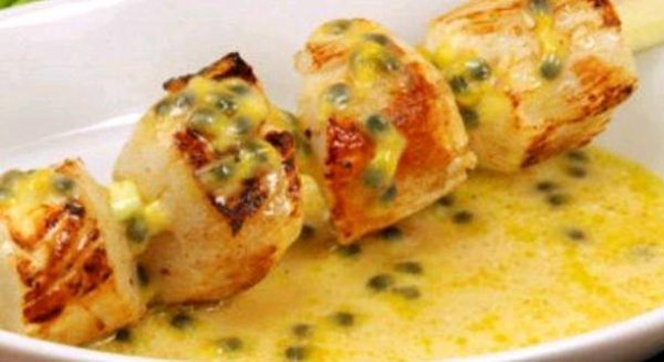 Brochettes de St-Jacques dans son beurre blanc