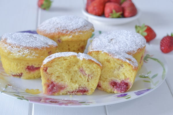 Muffins moelleux au yogourt et fraises